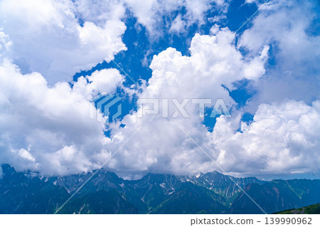 [Mountain Scenery] Summer mountain scenery viewed from the summit of Mt. Chogatake [Nagano Prefecture] 139990962