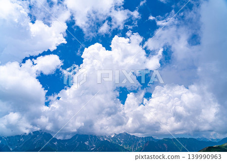 [Mountain Scenery] Summer mountain scenery viewed from the summit of Mt. Chogatake [Nagano Prefecture] 139990963