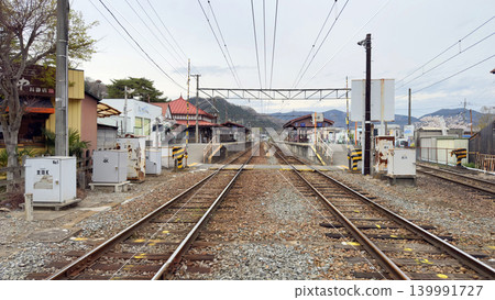 從平交道看到的長瀞站台景色。 139991727