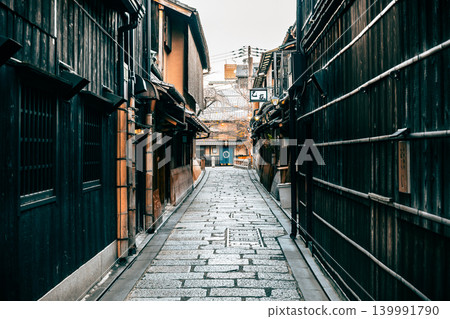 京都的秋天：祇園白河的晨景 139991790