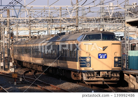 583 系列電力列車在運送滑雪者方面發揮了積極作用,目前用於季節性專列「Gerende Zao」(攝於 2011 年 2 月 4 日)。 583 系列電力列車在運送滑雪者方面發揮了積極作用,目前用於季節性專列「Gerende Zao」(攝於 2011 年 2 月 4 日)。 139992486