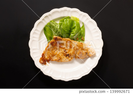 【宮城縣】用醬油曲醃製的豬裡肌肉，用來烤肉。 139992671