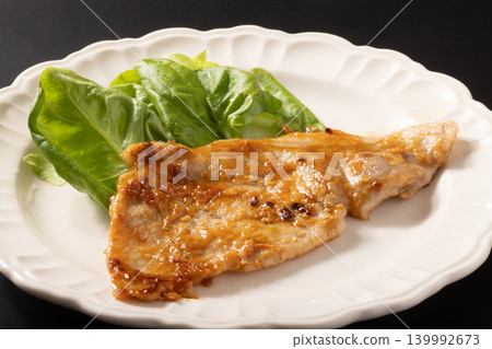 【宮城縣】用醬油曲醃製的豬裡肌肉，用來烤肉。 139992673