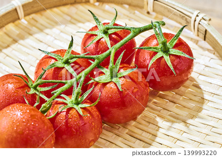 Fresh cherry tomatoes in bunches 139993220