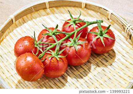 Fresh cherry tomatoes in bunches Fresh cherry tomatoes in bunches 139993221