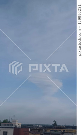 Blue sky and white clouds in early summer Blue sky and white clouds in early summer 139993251