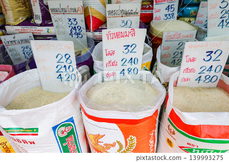 泰國市場上出售的米 泰國市場上出售的米 139993275
