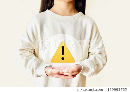 注意孩子手掌的圖像 139993765