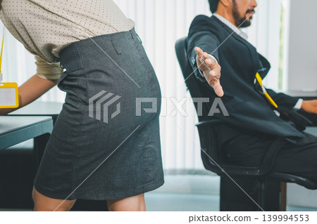 boss or supervisor is touching the buttocks of a female employee with his hand. This made the female employees resist because they were uncomfortable and afraid of being sexually harassed. There is 139994553