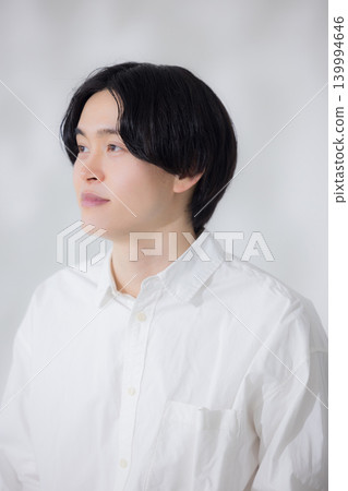 穿白襯衫的男人 穿白襯衫的男人 139994646