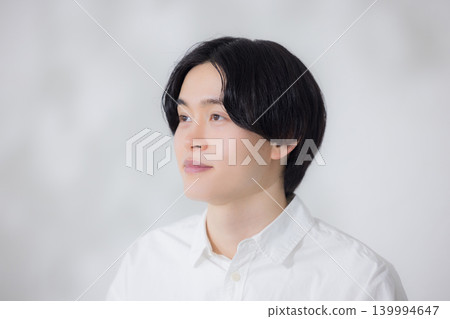 穿白襯衫的男人 穿白襯衫的男人 139994647
