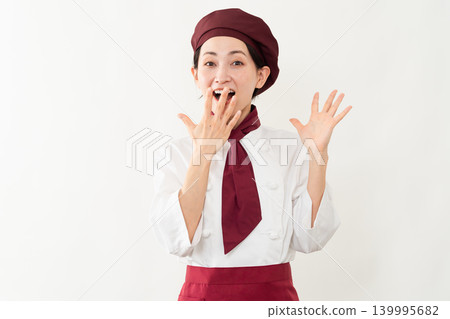 一位身穿麵包師制服的女子 一位身穿麵包師制服的女子 139995682