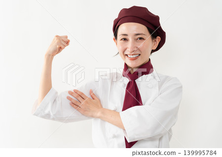 一位身穿麵包師制服的女子 139995784