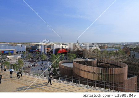 From the large roof ring of EXPO 2025 Osaka-Kansai Expo, you can see the Ireland Pavilion, the America Pavilion, the France Pavilion, and the Philippines Pavilion. From the large roof ring of EXPO 2025 Osaka-Kansai Expo, you can see the Ireland Pavilion, the America Pavilion, the France Pavilion, and the Philippines Pavilion. 139995849