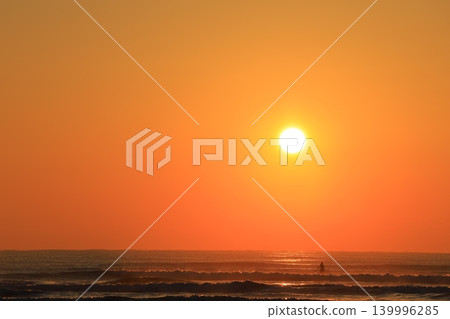 The sea and sunrise over Kujukuri Beach 139996285