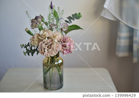 Flowers in a vase: Carnations Flowers in a vase: Carnations 139996429