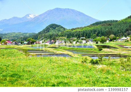 View towards Mt. Kurohime from Arasehara, Shinano-machi, Nagano Prefecture (Shinano-machi, Nagano Prefecture) [May 2026] 139998157