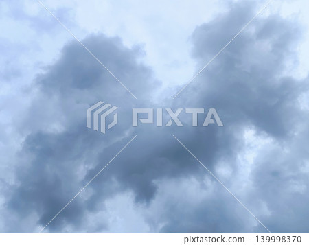 dark cloudy sky, a sign that it will rain dark cloudy sky, a sign that it will rain 139998370