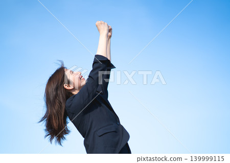 藍藍的天空和女商人 藍藍的天空和女商人 139999115