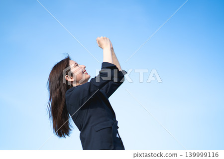 藍藍的天空和女商人 藍藍的天空和女商人 139999116