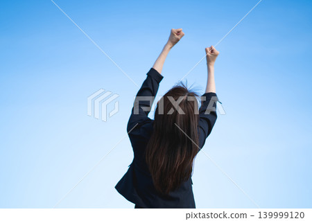 Blue sky and business woman Blue sky and business woman 139999120