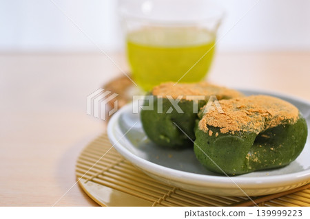 Delicious-looking mugwort mochi Delicious-looking mugwort mochi 139999223