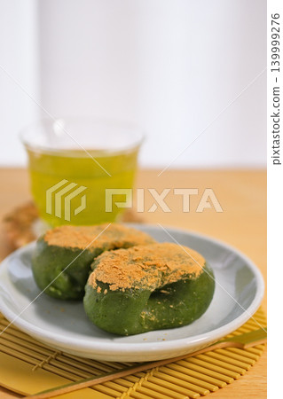 Delicious-looking mugwort mochi Delicious-looking mugwort mochi 139999276