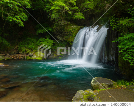 The first waterfall of Kawazu Nanataki and its emerald green pool (Kawazu Town, Shizuoka Prefecture) 140000004