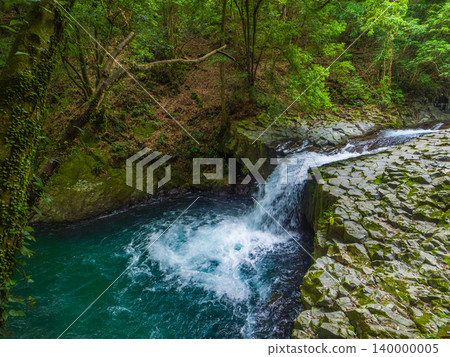 The waterfall basin and polygonal basalt rock formations of the Kawazu Nanataki (Snake Waterfall) (Kawazu Town, Shizuoka Prefecture) The waterfall basin and polygonal basalt rock formations of the Kawazu Nanataki (Snake Waterfall) (Kawazu Town, Shizuoka Prefecture) 140000005