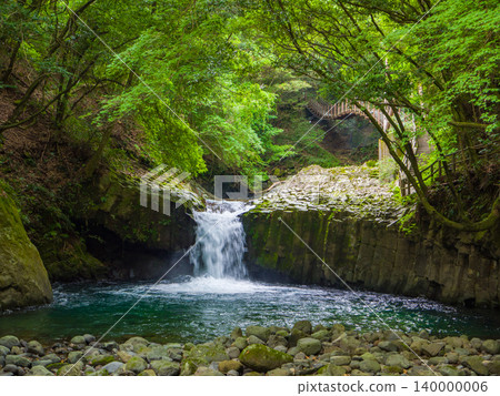 Snake Waterfall and Kawazu Odoriko Takimi Bridge (Kawazu Town, Shizuoka Prefecture) 140000006