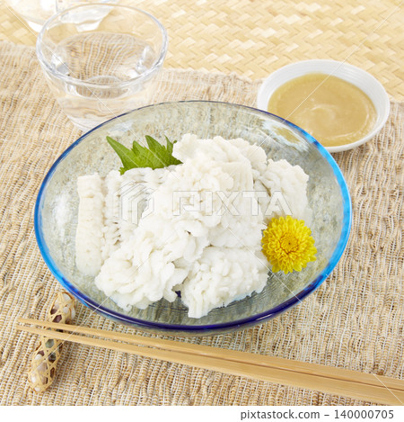 Boiled conger eel served on a refreshing plate - Japanese cuisine 140000705