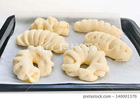 Making white bread; bread arranged on a tray. Making white bread; bread arranged on a tray. 140001370