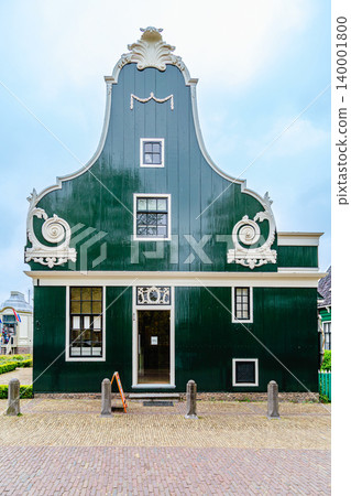 Traditional Dutch houses in Zaanse Schans, near Amsterdam, Netherlands. Traditional Dutch houses in Zaanse Schans, near Amsterdam, Netherlands. 140001800