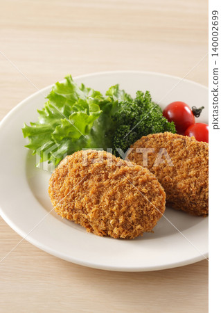 外酥裡嫩、看起來十分美味的牛肉丸子 140002699