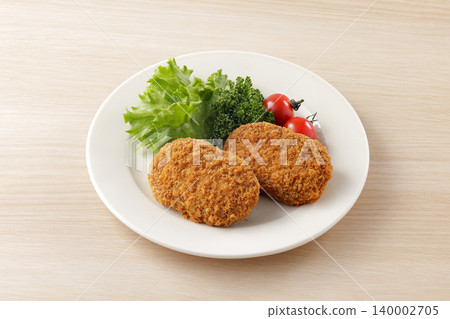 外酥裡嫩、看起來十分美味的牛肉丸子 140002705