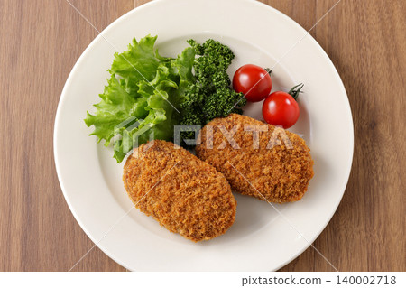 外酥裡嫩、看起來十分美味的牛肉丸子 140002718