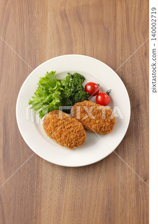 外酥裡嫩、看起來十分美味的牛肉丸子 140002719