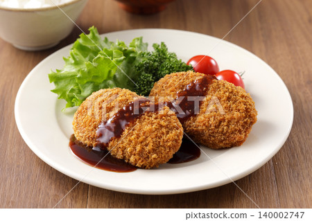 牛肉丸配醬汁 牛肉丸配醬汁 140002747