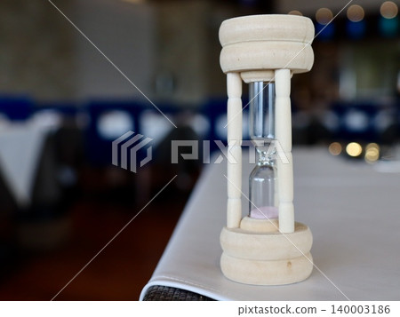 Hourglass on a table, blurred background, horizontal composition, time management, Japan | Business materials/time management advertising materials Hourglass on a table, blurred background, horizontal composition, time management, Japan | Business materials/time management advertising materials 140003186