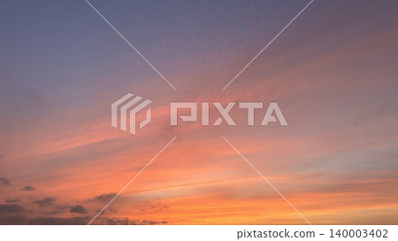 黃昏的美麗天空 黃昏的美麗天空 140003402