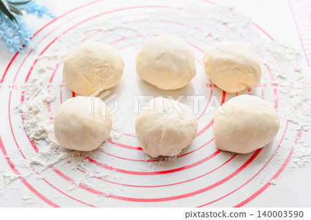 Bread dough - bench time Bread dough - bench time 140003590