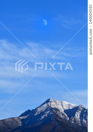 Mount Shari in early winter, December Mount Shari in early winter, December 140004592