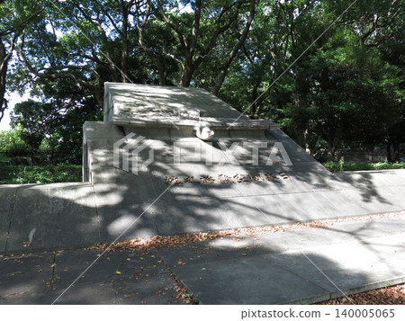 The monument commemorating the birthplace of Japan's first flight is located in Yoyogi Park. The monument commemorating the birthplace of Japan's first flight is located in Yoyogi Park. 140005065
