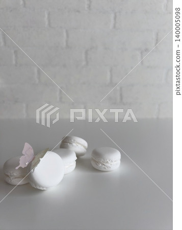 奢華精緻,漂亮的模擬馬卡龍甜點,白色背景,帶邊框。 奢華精緻,漂亮的模擬馬卡龍甜點,白色背景,帶邊框。 140005098
