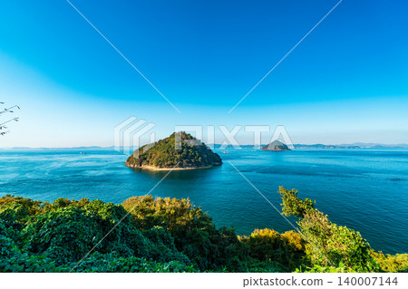 [Setonaikai National Park] The Seto Inland Sea as seen from Osaki-no-hana in late autumn (2) Sakaide City, Kagawa Prefecture 140007144