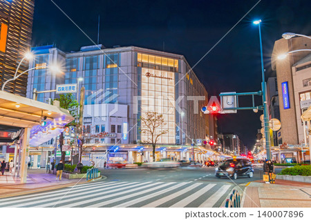 京都,四條河原町十字路口在晚上 京都,四條河原町十字路口在晚上 140007896