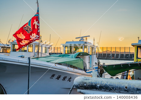 A scene of large fishing flags at Fukuda Fishing Port in Iwata City (Shizuoka Prefecture) A scene of large fishing flags at Fukuda Fishing Port in Iwata City (Shizuoka Prefecture) 140008436
