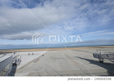 從大分機場可以俯瞰全景,跑道外可以看到伊予海,美麗的雲朵在空中飄蕩。 從大分機場可以俯瞰全景,跑道外可以看到伊予海,美麗的雲朵在空中飄蕩。 140008506