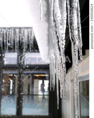 Icicles hanging from the roof Icicles hanging from the roof 140008624