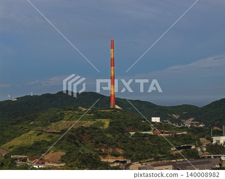 一張空拍照片,拍攝到了大分縣嵯峨關市冶煉廠的大煙囪。 一張空拍照片,拍攝到了大分縣嵯峨關市冶煉廠的大煙囪。 140008982